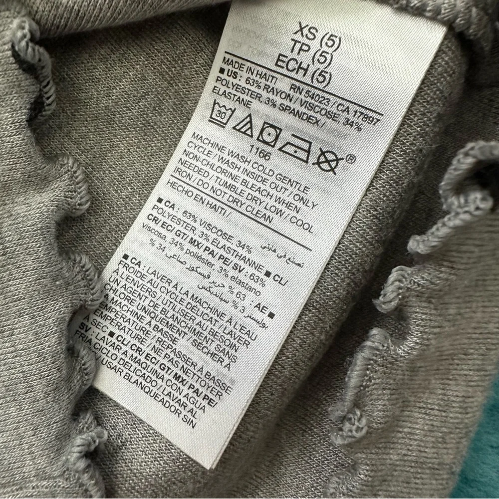 Old Navy Gray Heart Pattern Kids Top Size XS Girls